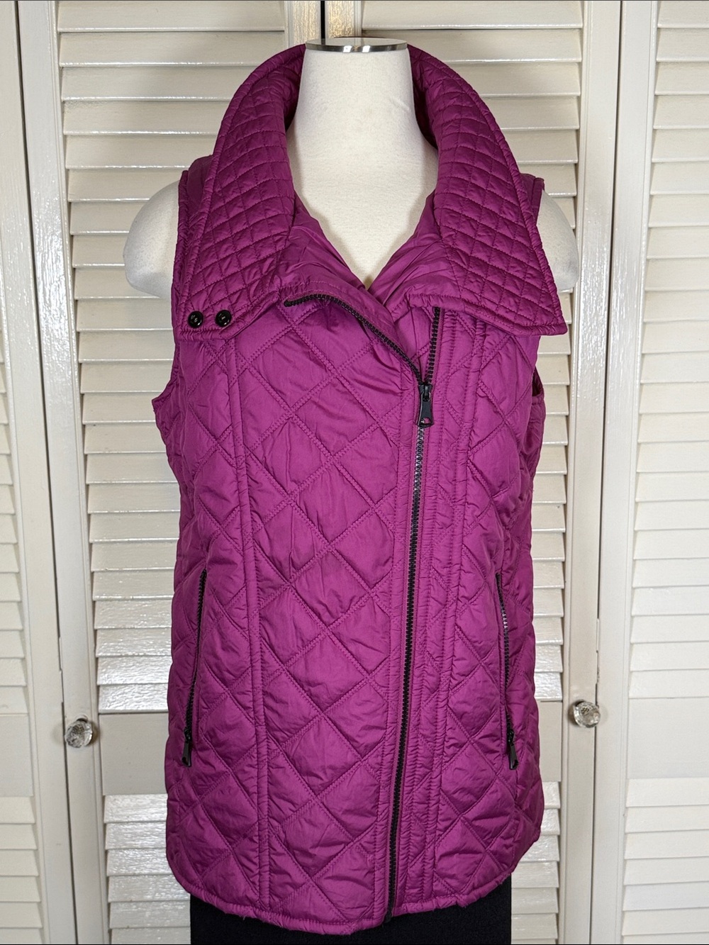 Marc New York by Andrew Marc Women's Quilted Asymmetrical Puffer Vest - size M